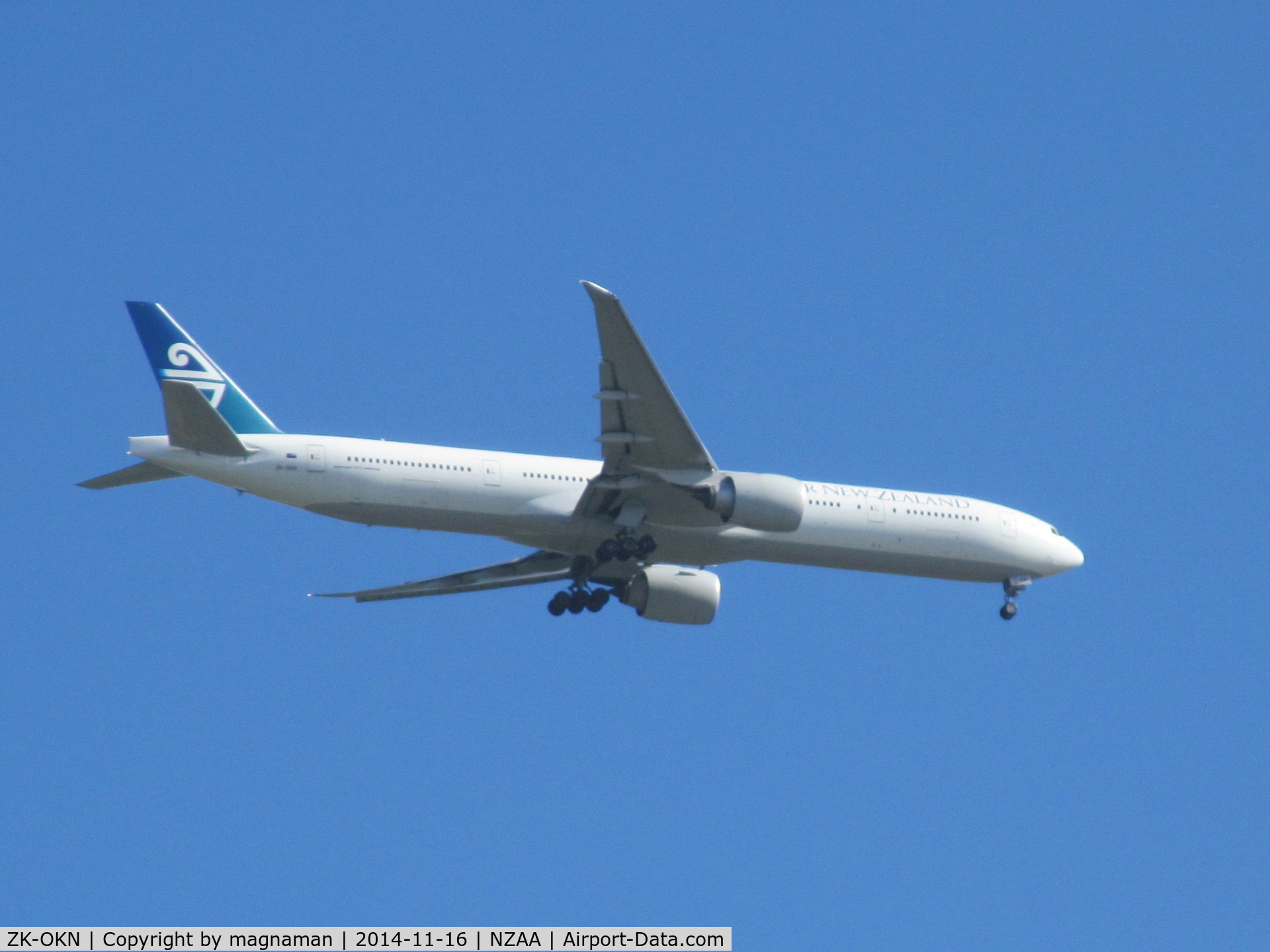 ZK-OKN, 2010 Boeing 777-306/ER C/N 38406, on finals to AKL