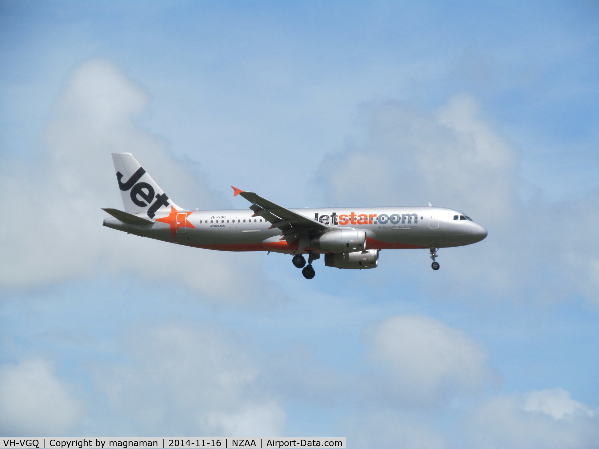 VH-VGQ, 2010 Airbus A320-232 C/N 4303, on finals to auckland