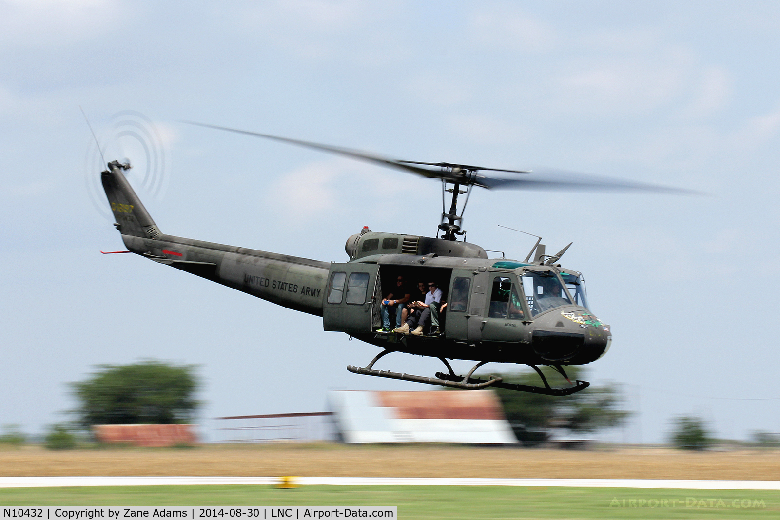 N10432, 1968 Bell UH-1H Iroquois C/N 10856 (68-16197), At the 2014 Warbirds on Parade