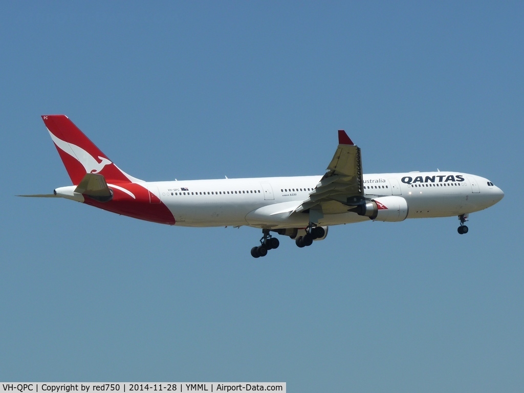 VH-QPC, 2003 Airbus A330-303 C/N 564, VH-QPC approaching YMML 20141128