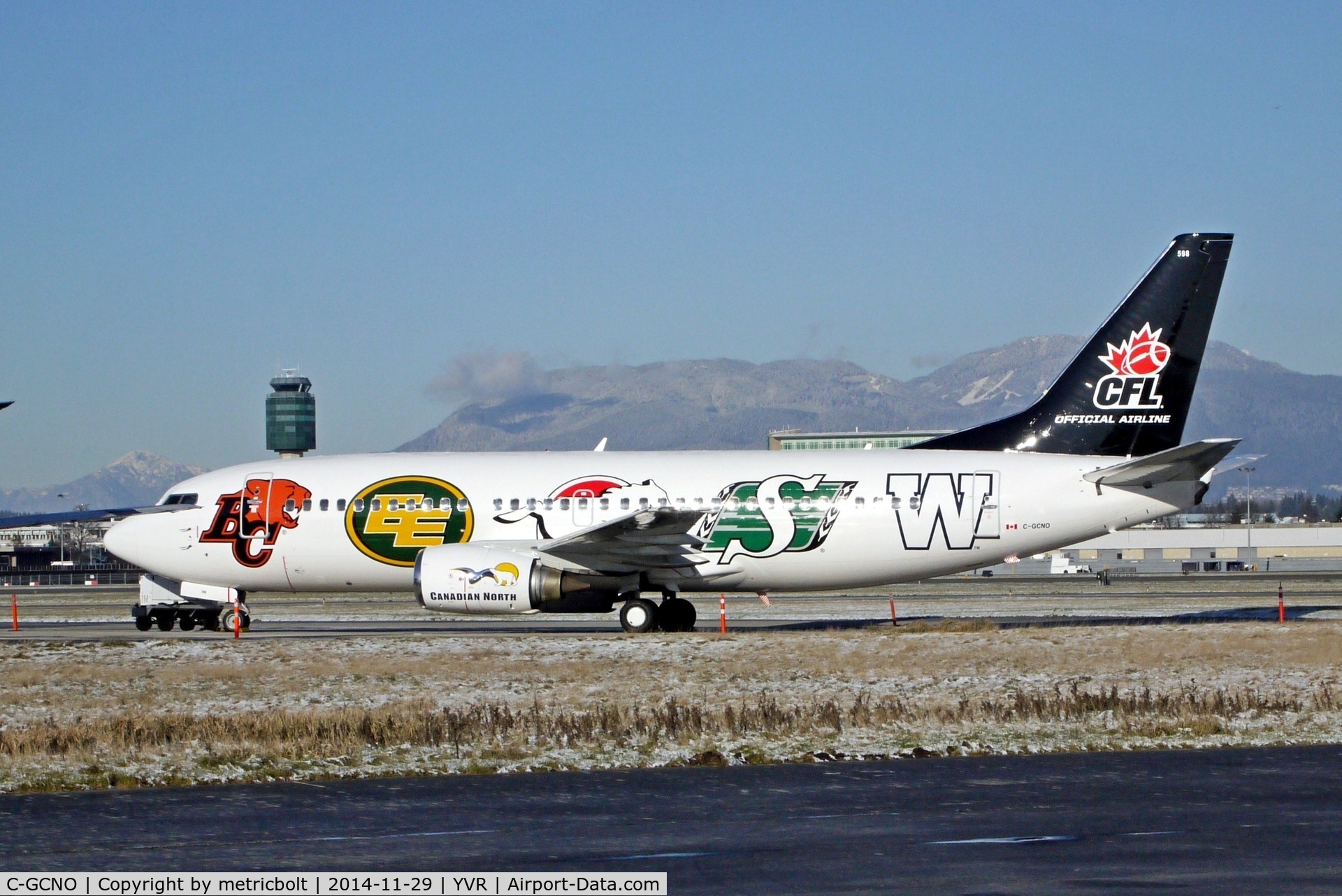 C-GCNO, 1999 Boeing 737-36N C/N 28596, In Vancouver for the Grey Cup.
From left to right: BC Lions,Edmonton Eskimos,Calgary Stampeders,Saskatchewan Roughriders and Winnipeg Blue Bombers.