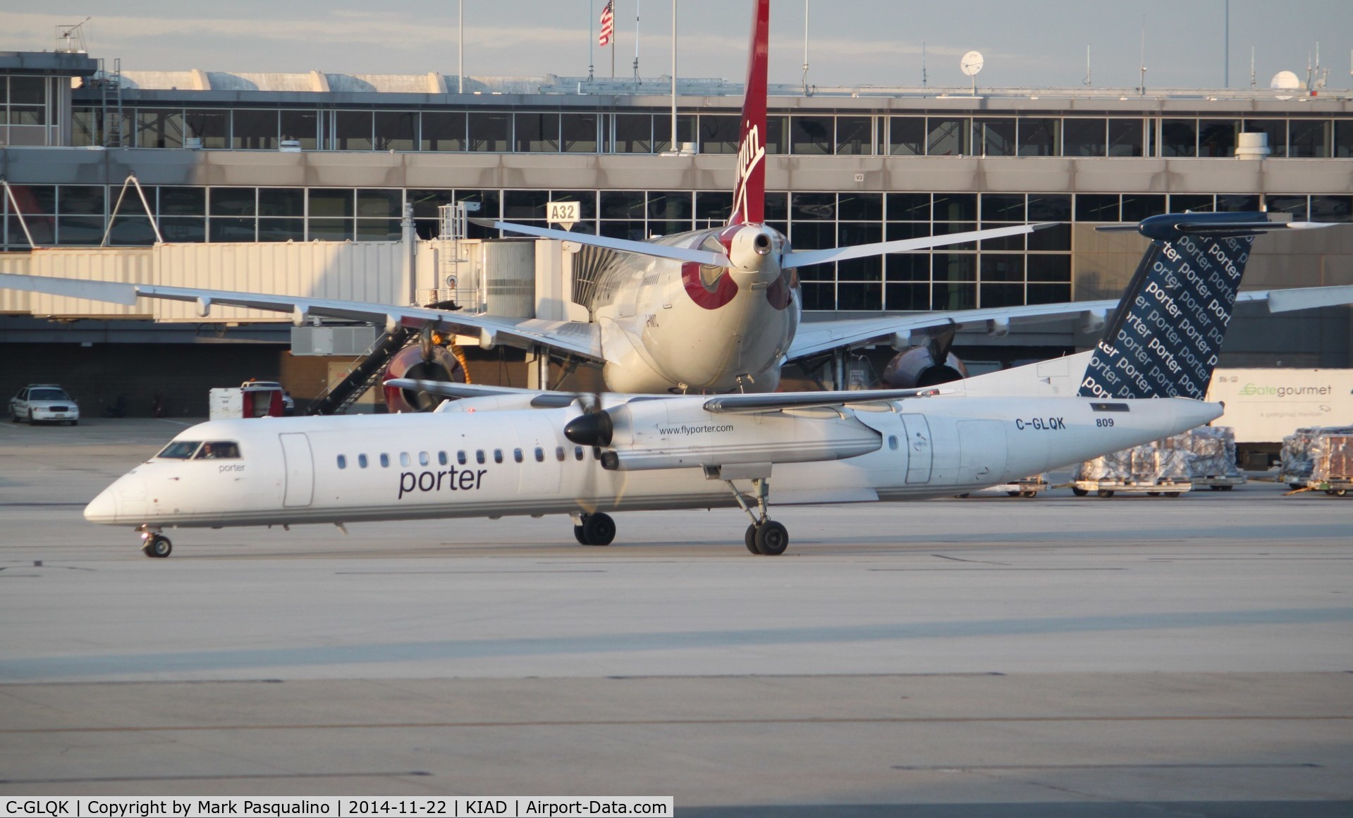 C-GLQK, 2009 De Havilland Canada DHC-8-402Q Dash 8 C/N 4247, DHC-8-402Q