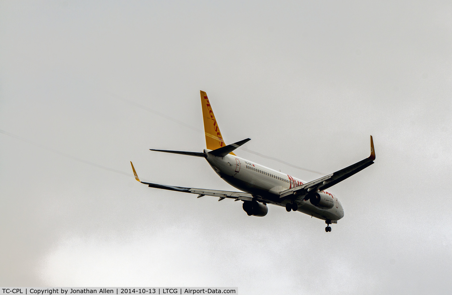 TC-CPL, 2014 Boeing 737-82R C/N 40010, On approach to Trabzon airport, Turkey.