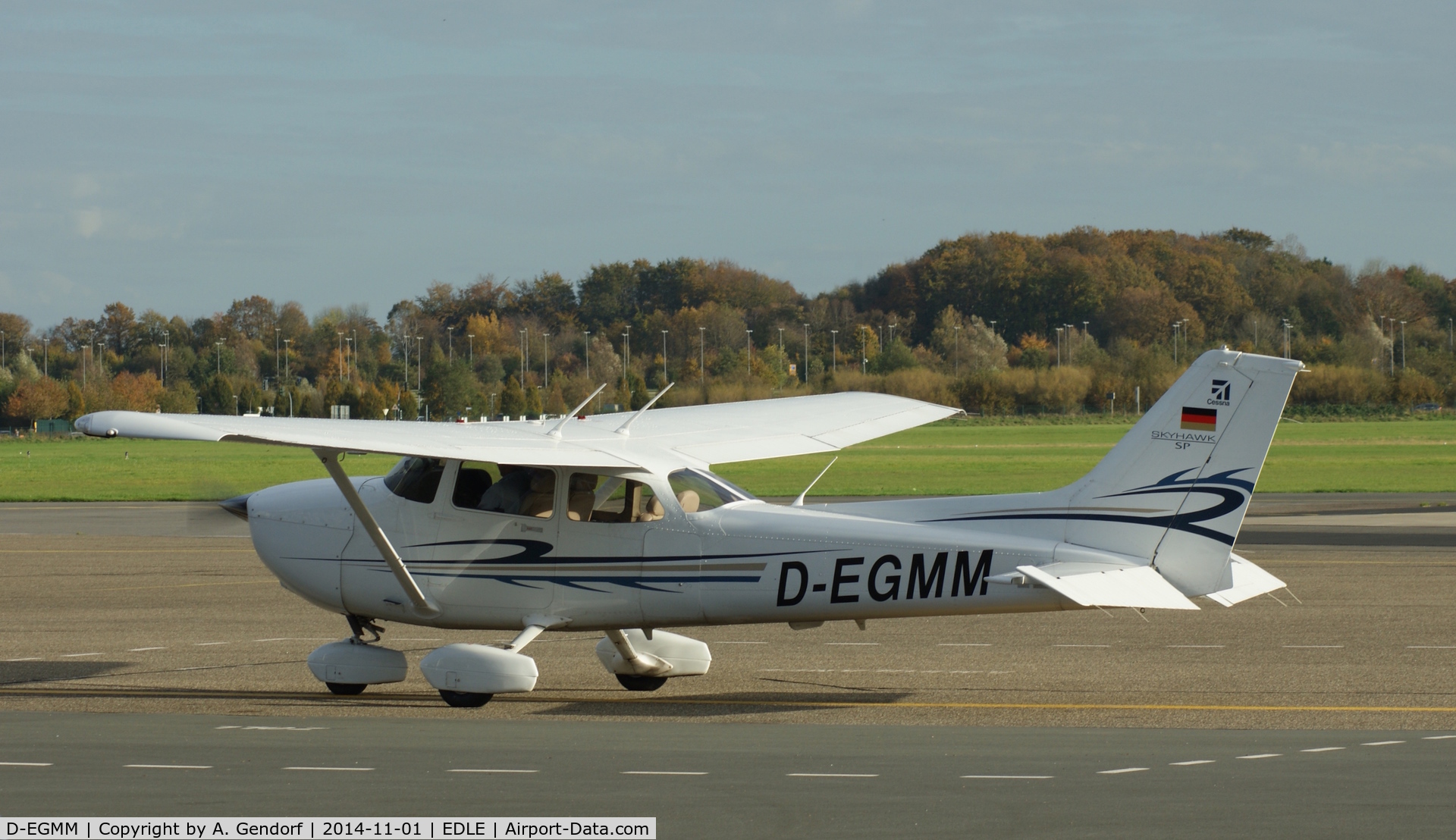 D-EGMM, Cessna 172S Skyhawk SP C/N 172S11075, Private (untitled), is here on the apron at Essen / Mülheim(EDLE)