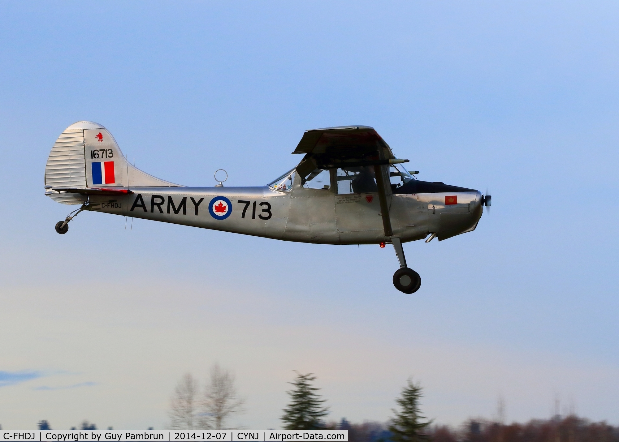 C-FHDJ, 1951 Cessna 305A C/N 22886, Landing