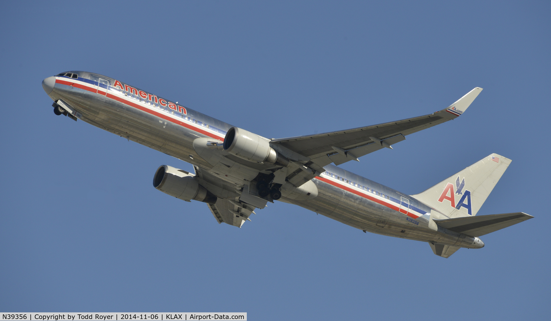 N39356, 1988 Boeing 767-323 C/N 24037, Departing LAX on 25R
