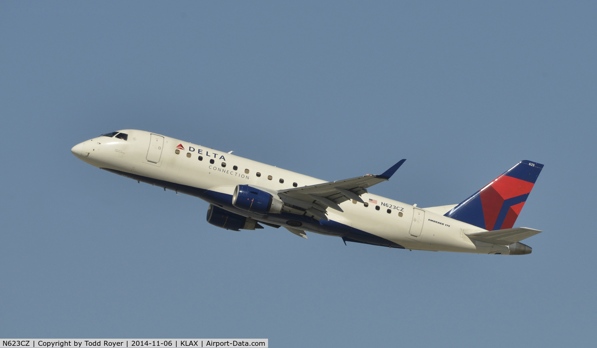 N623CZ, 2008 Embraer 175LR (ERJ-170-200LR) C/N 17000221, Departing LAX on 25R