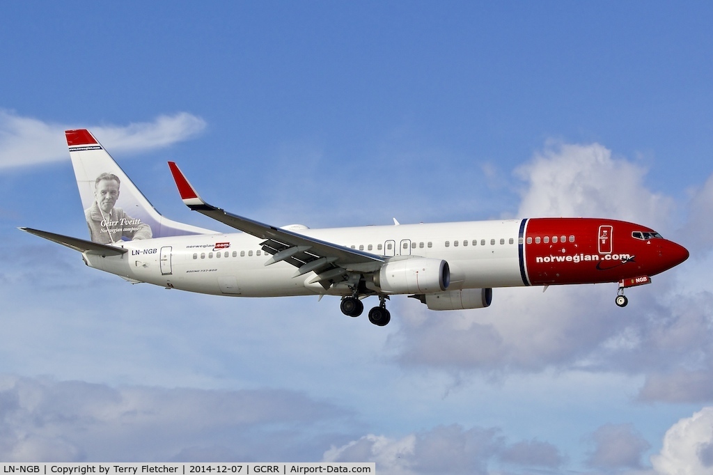 LN-NGB, 2012 Boeing 737-8JP C/N 39015, At Lanzarote Airport ( Canary Isles ) in December 2014