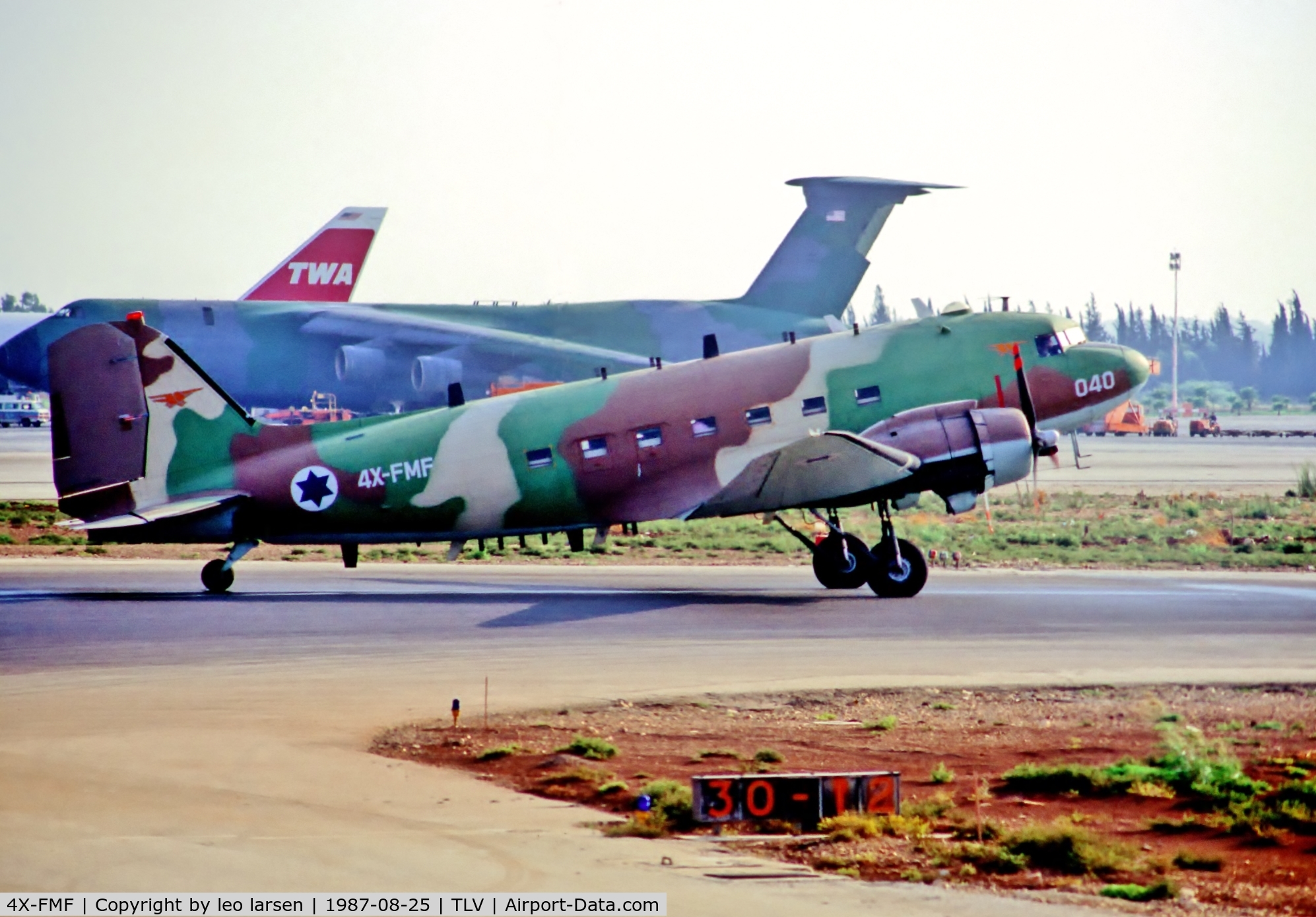 4X-FMF, Douglas C-47-DL C/N 6223, Tel Aviv  25.8.87