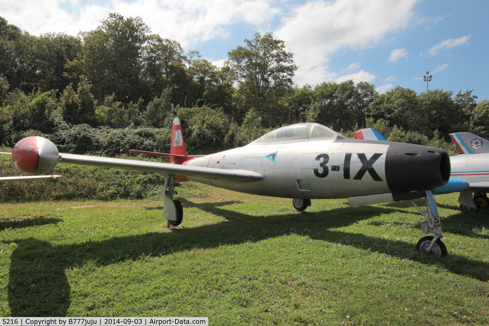 5216, Republic F-84G-21-RE Thundejet C/N Not found 51-10838, repeint 51-10885 3-IX French Air Force at Savigny-Les-Beaune Museum