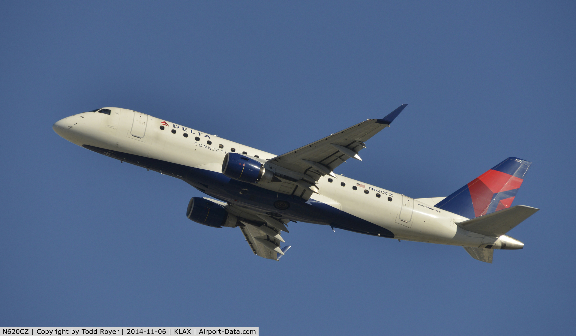 N620CZ, 2008 Embraer 175LR (ERJ-170-200LR) C/N 17000214, Departing LAX on 25R