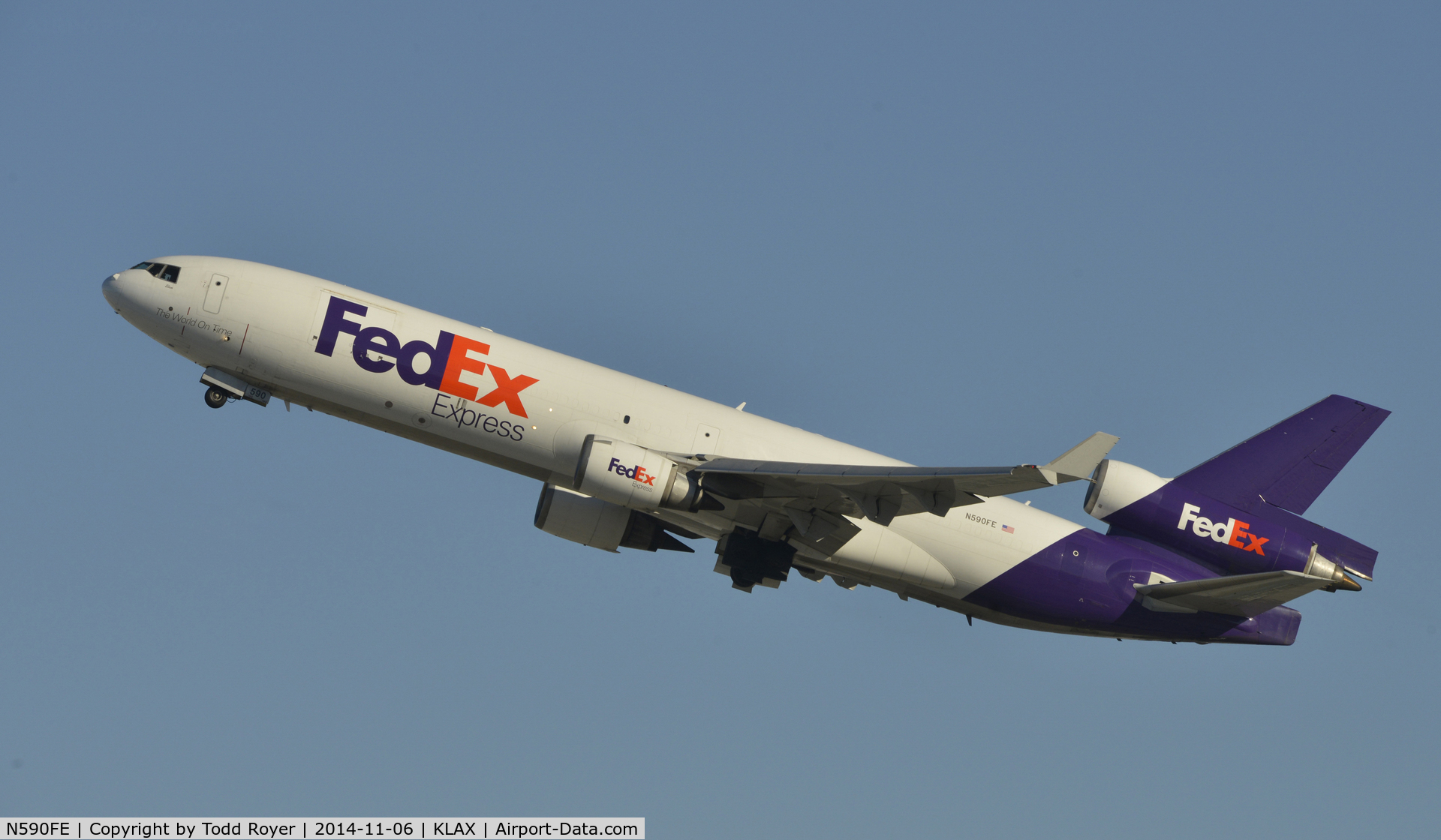 N590FE, 1991 McDonnell Douglas MD-11F C/N 48505, Departing LAX on 25R