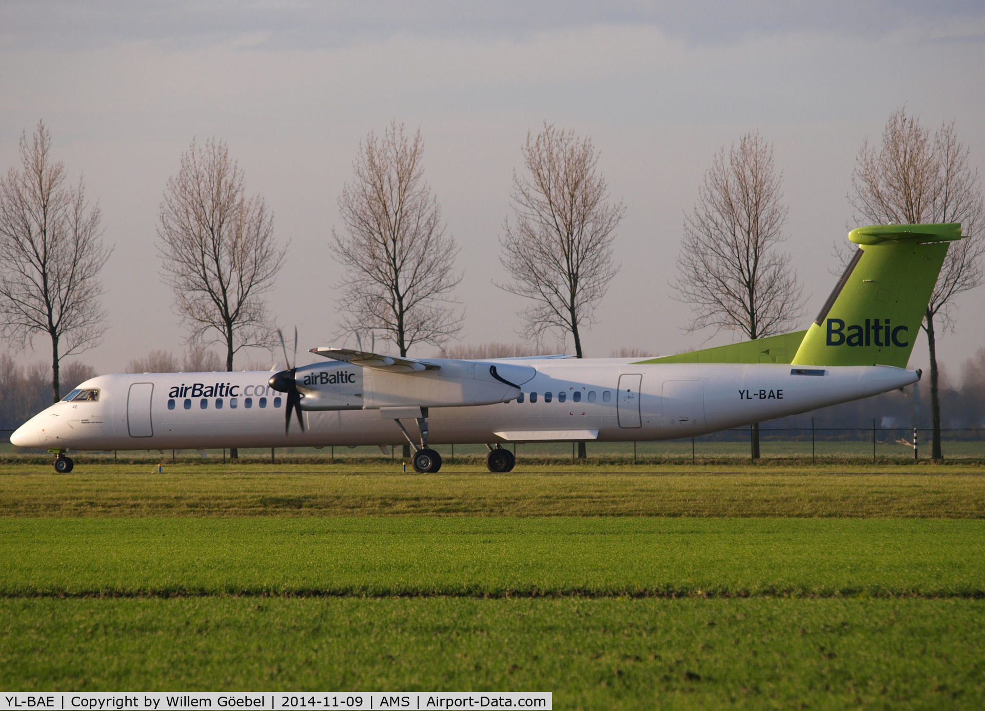 YL-BAE, 2009 Bombardier DHC-8-402 Dash 8 C/N 4289, Taxi to the gate of Schiphol Airport