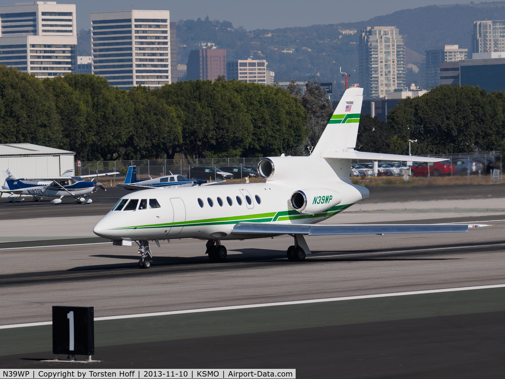 N39WP, 2000 Dassault Falcon 50EX C/N 294, N39WP departing from RWY 21