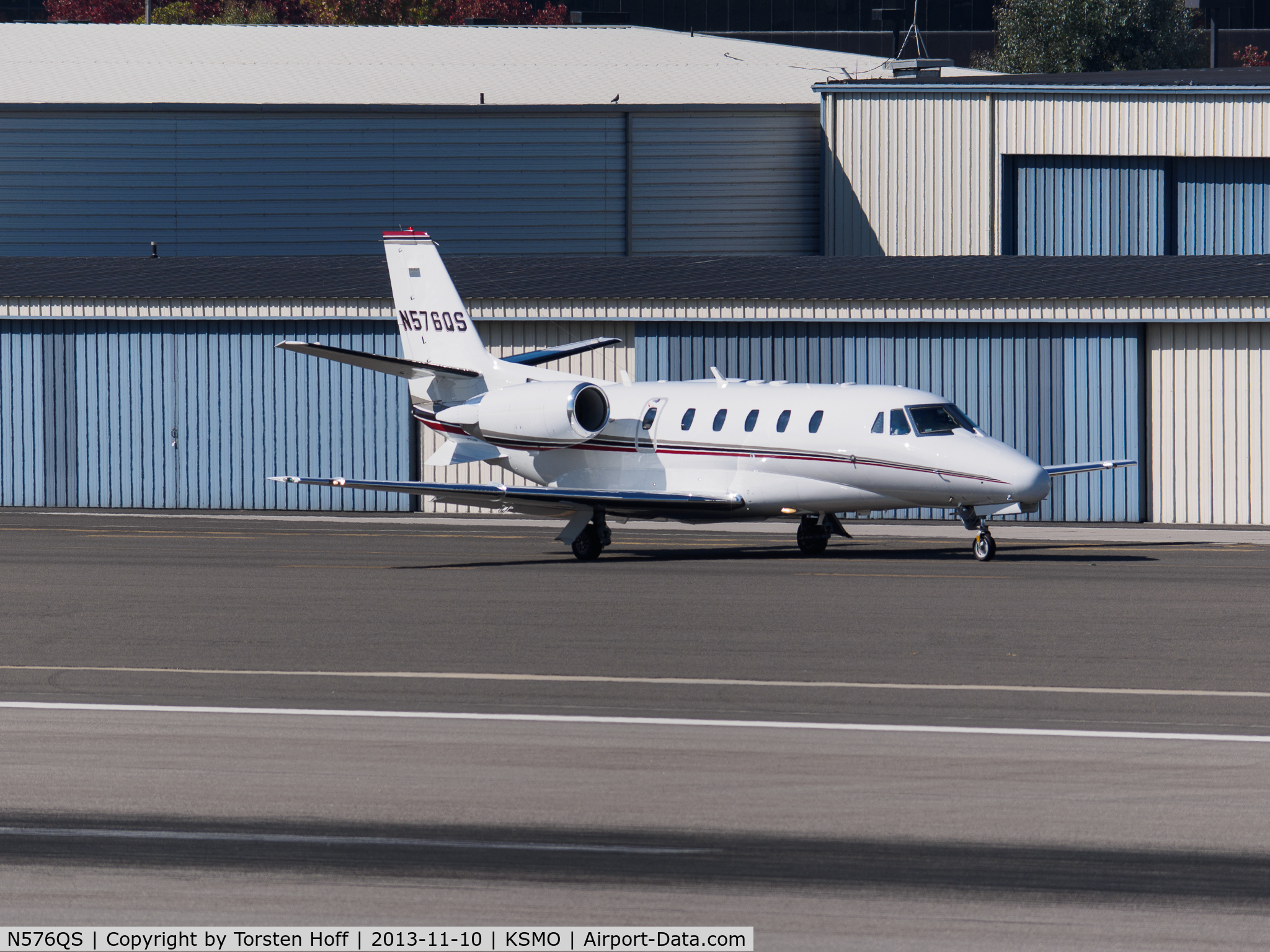 N576QS, Cessna 560XL C/N 560-5708, N576QS taxiing