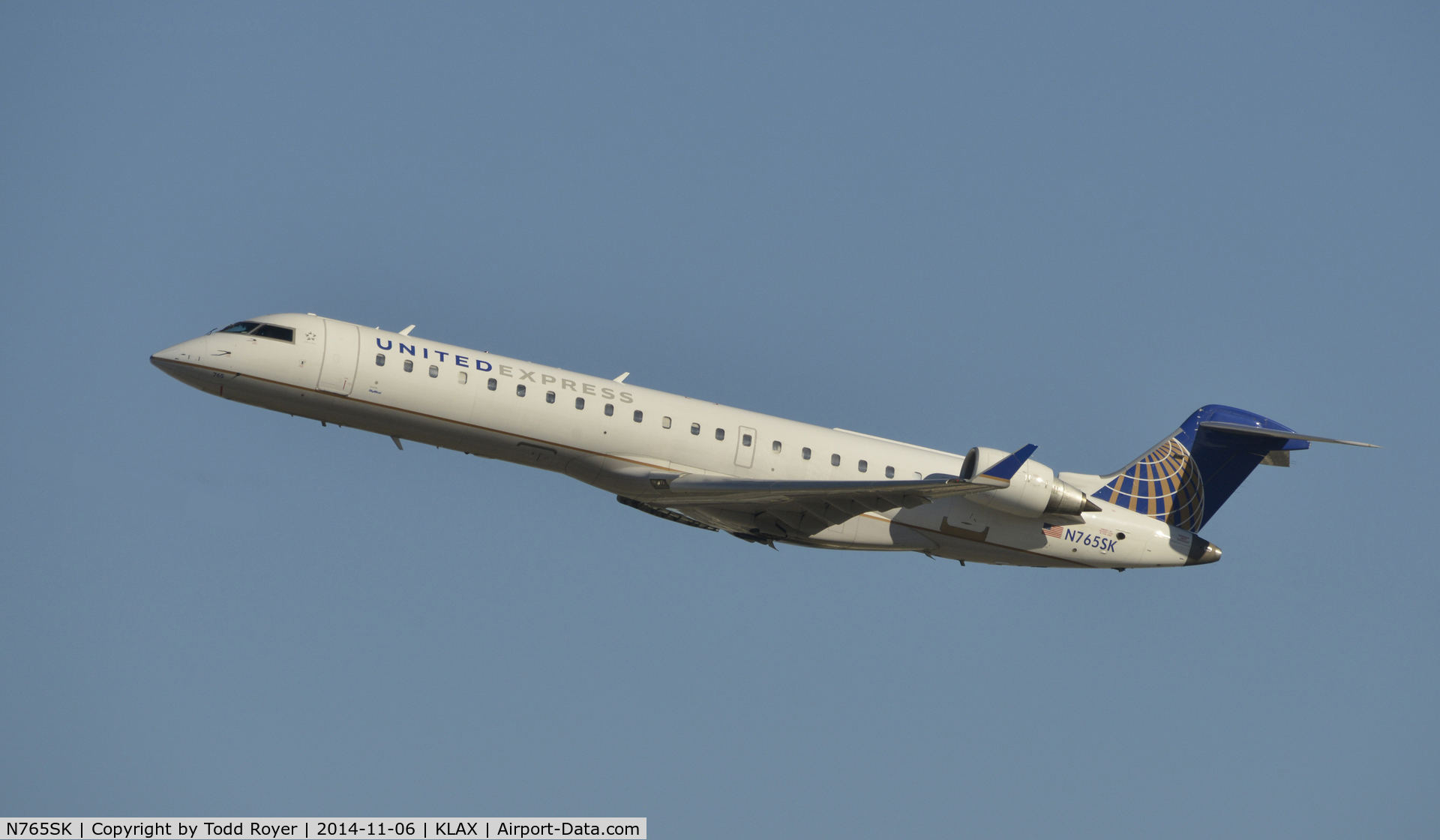 N765SK, 2005 Bombardier CRJ-702 (CL-600-2C10) Regional Jet C/N 10231, Departing LAX on 25R