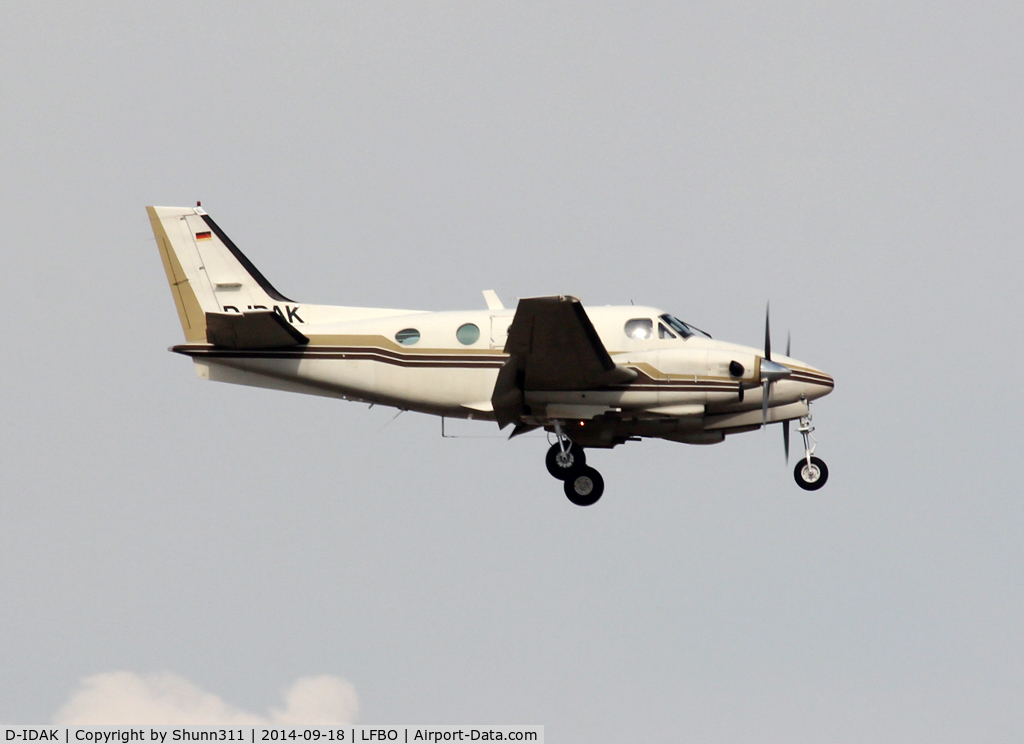 D-IDAK, Beech C90 King Air C/N LJ-647, Landing rwy 14L