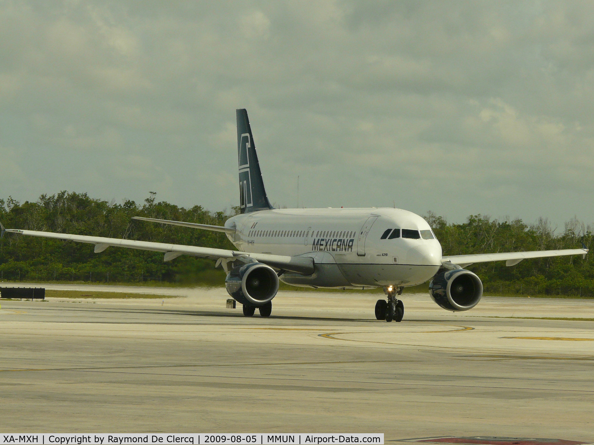 XA-MXH, 2002 Airbus A319-112 C/N 1673, Arriving at Cancun Airport.