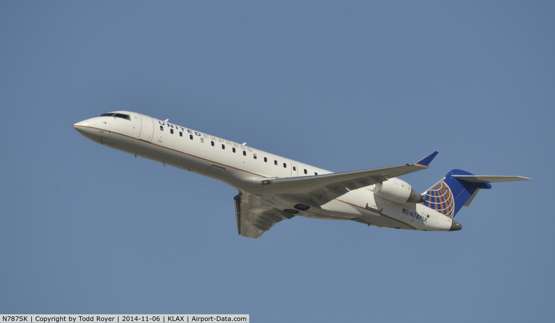 N787SK, 2009 Bombardier CRJ-700 (CL-600-2C10) Regional Jet C/N 10288, Departing LAX on 25R