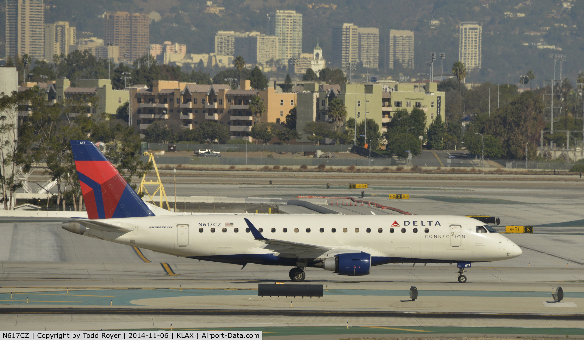 N617CZ, 2008 Embraer 175LR (ERJ-170-200LR) C/N 17000210, Taxiing to parking at LAX