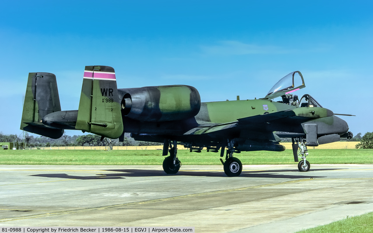 81-0988, 1981 Fairchild Republic A-10A Thunderbolt II C/N A10-0683, taxying to the active at RAF Bentwaters