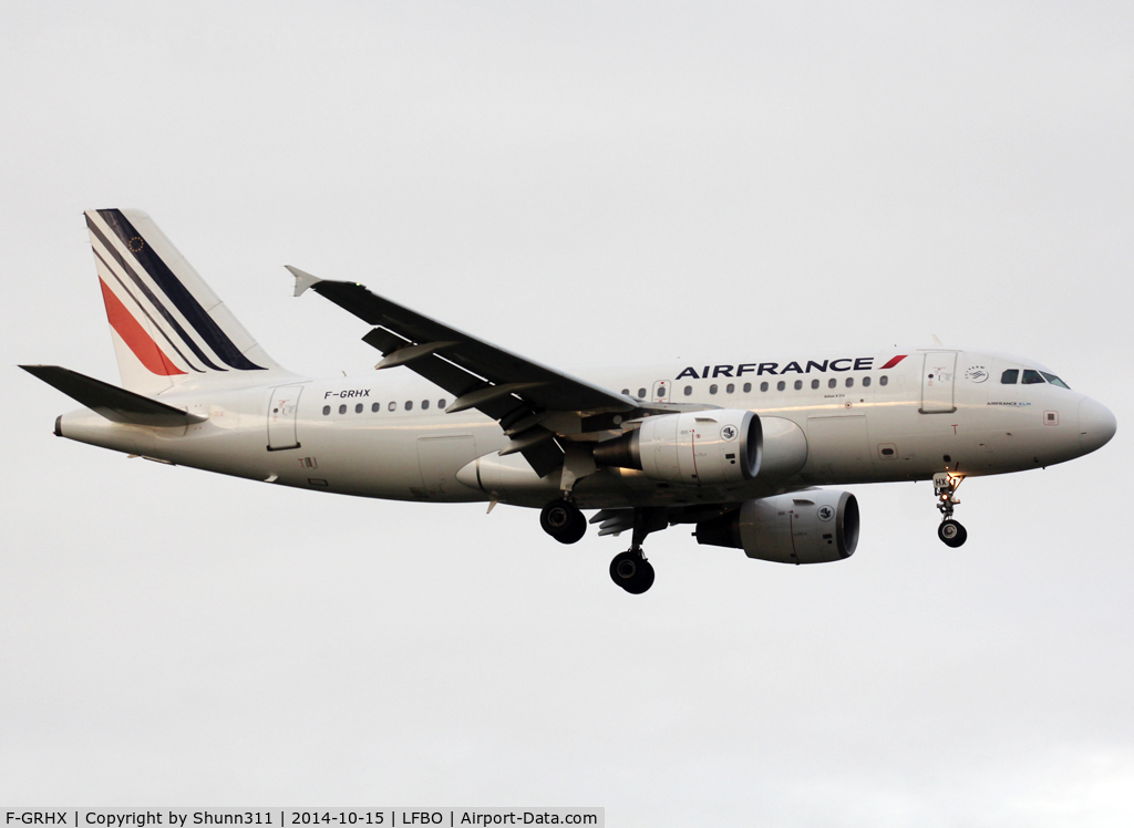 F-GRHX, 2001 Airbus A319-111 C/N 1524, Landing rwy 14R in new c/s