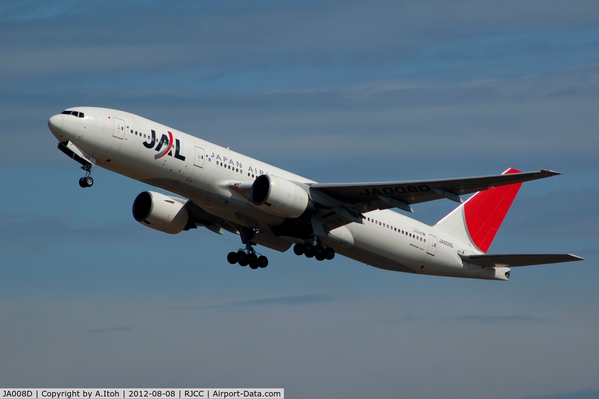 JA008D, 1998 Boeing 777-289 C/N 27640, takeoff rwy 01L