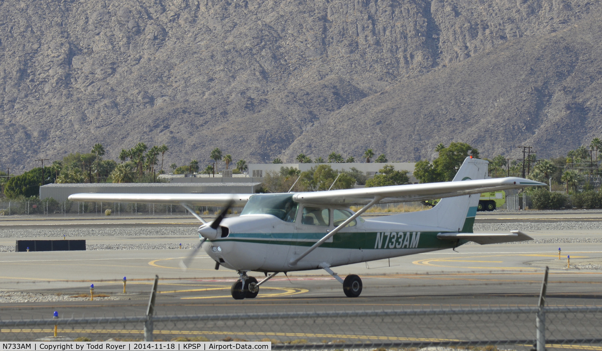 N733AM, 1976 Cessna 172N C/N 17268145, Taxiing to parking at Palm Springs