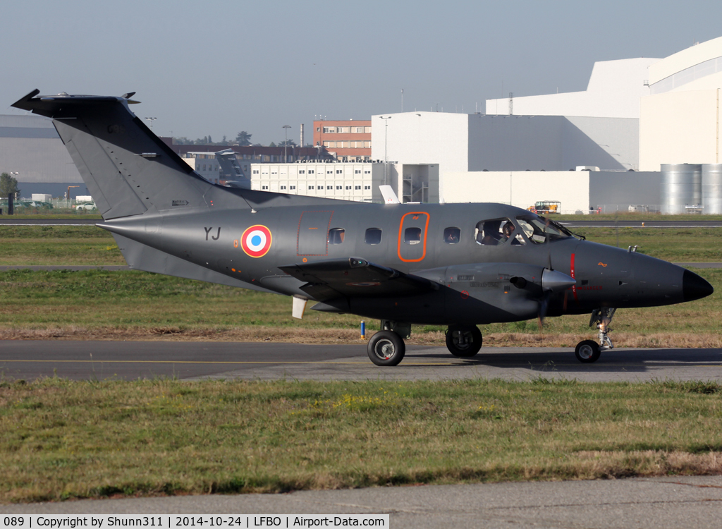 089, Embraer EMB-121AA Xingu C/N 121089, Taxiing to the General Aviation area...