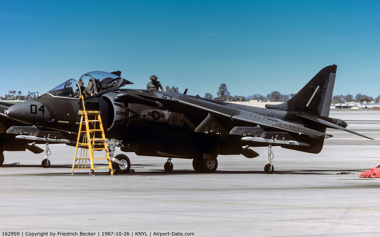162959, McDonnell Douglas AV-8B Harrier II C/N 512087/081, flightline at MCAS Yuma