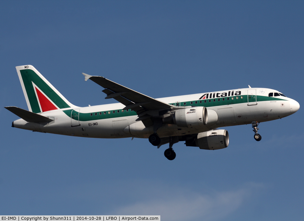 EI-IMD, 2003 Airbus A319-112 C/N 2074, Landing rwy 14R