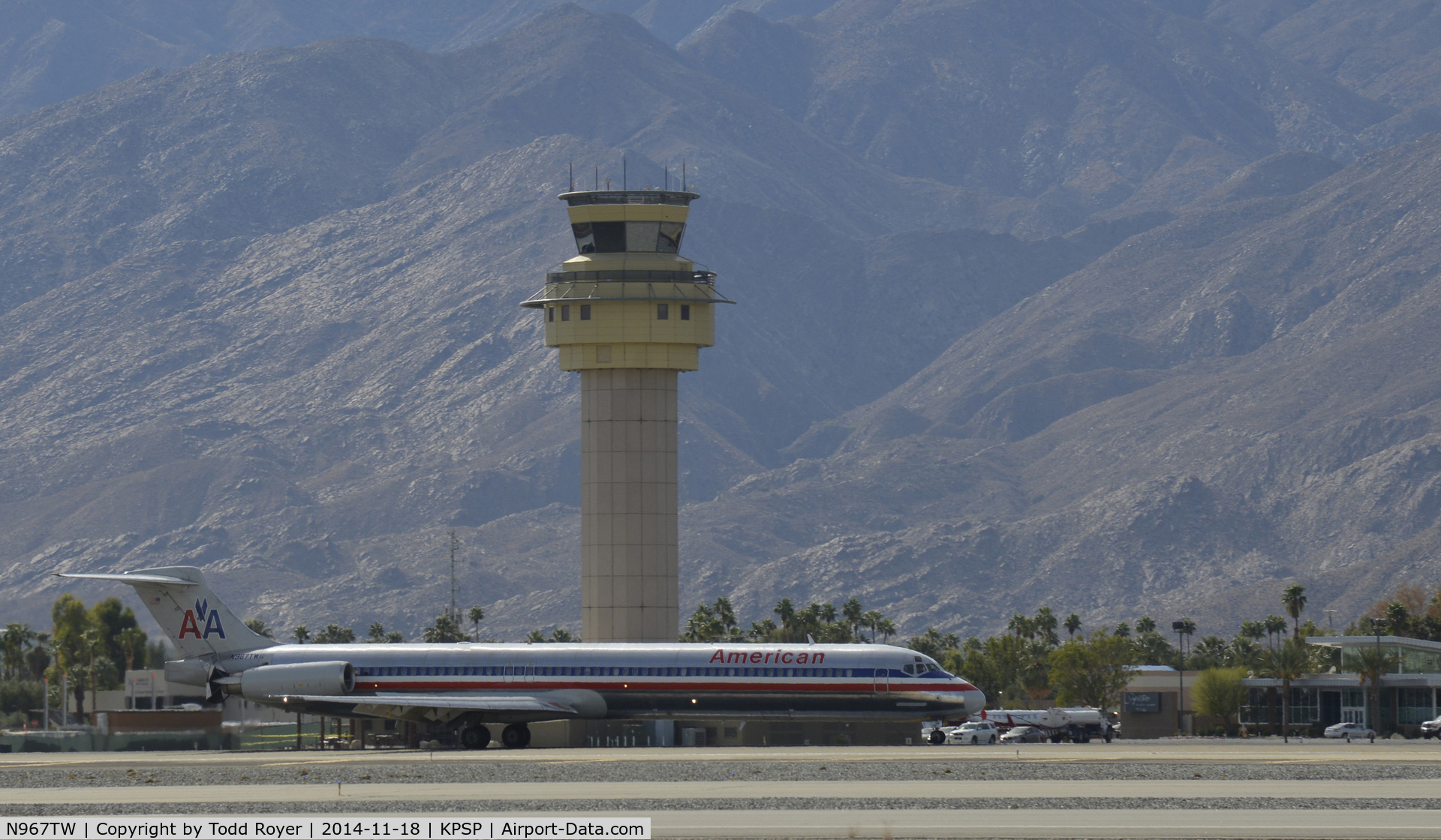 N967TW, 1999 McDonnell Douglas MD-83 (DC-9-83) C/N 53617, Arriving at Palm Springs