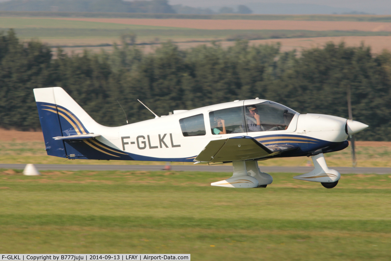 F-GLKL, Robin DR-400-160 Chevalier C/N 2129, at Amiens with new peint