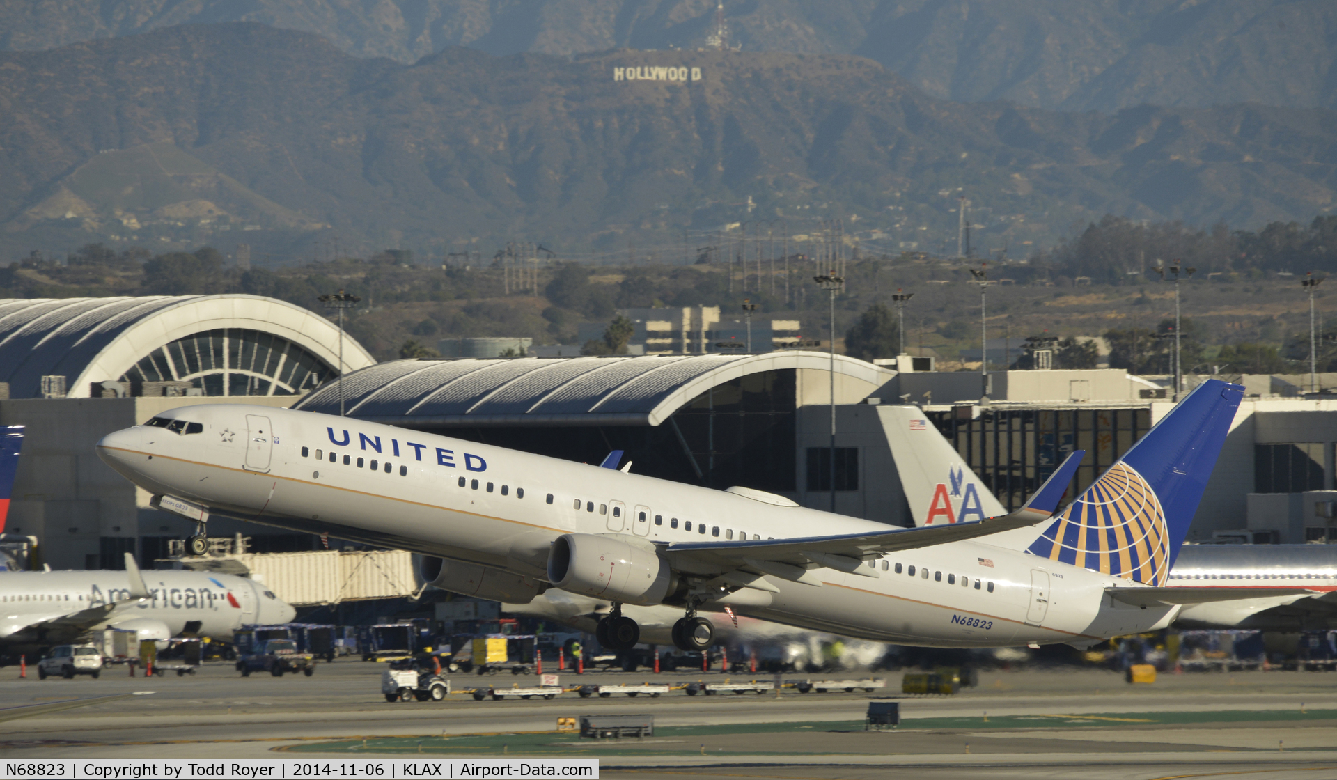 N68823, 2014 Boeing 737-924/ER C/N 42746, Departing LAX on 25R