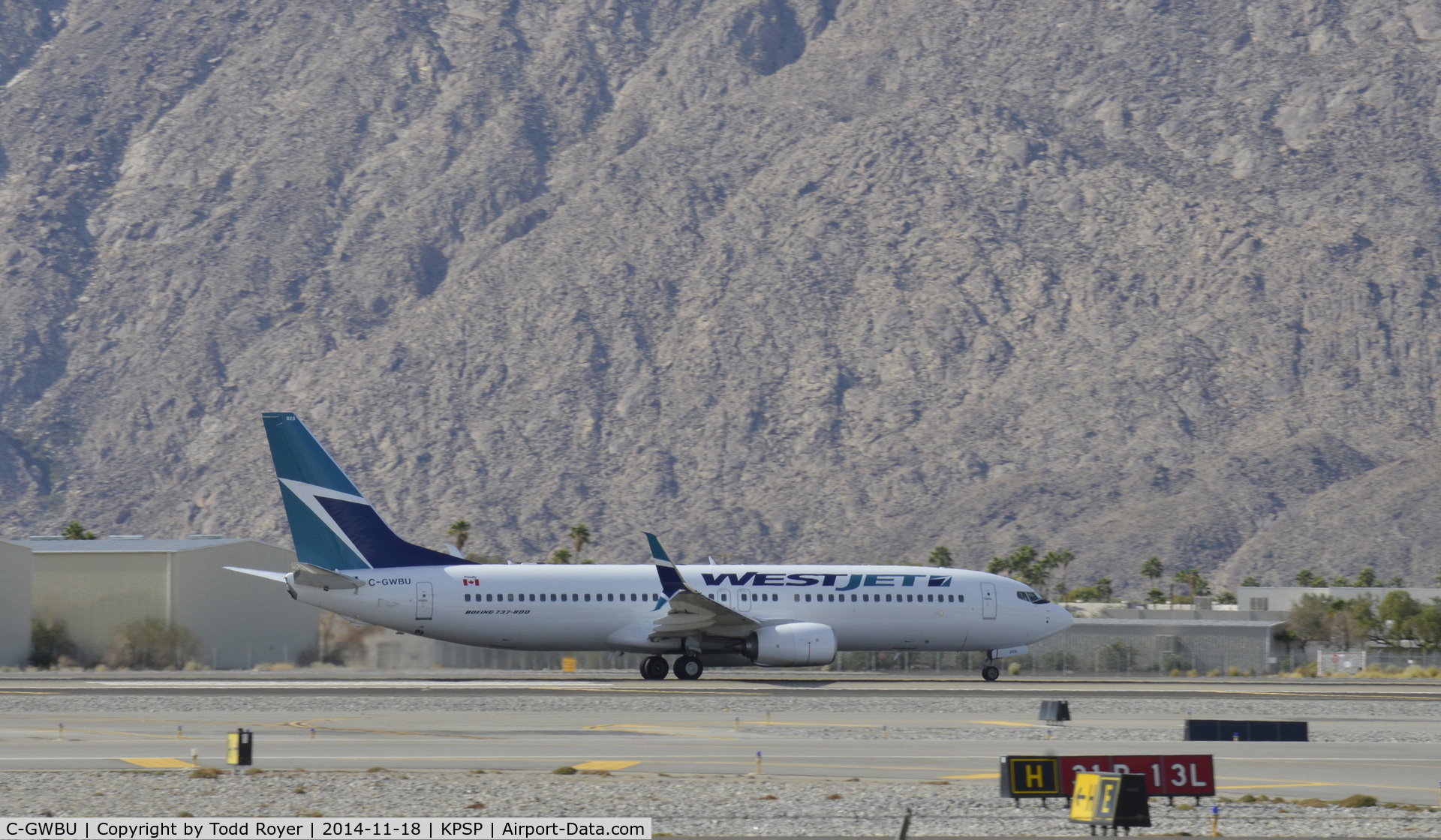 C-GWBU, 2014 Boeing 737-8CT C/N 39075, At Palm Springs