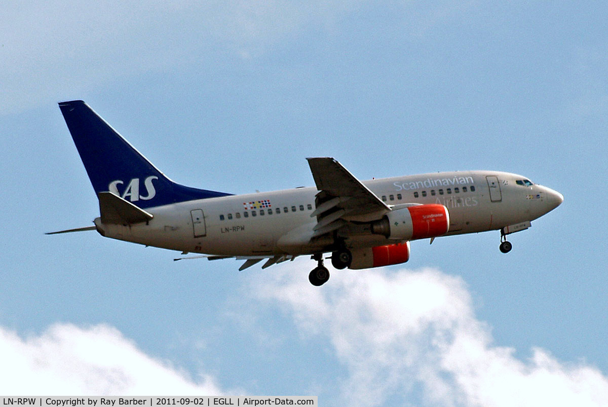 LN-RPW, 1999 Boeing 737-683 C/N 28289, Boeing 737-683] [28289] (SAS Scandinavian Airlines) Home~G 02/09/2011. On approach 27L.