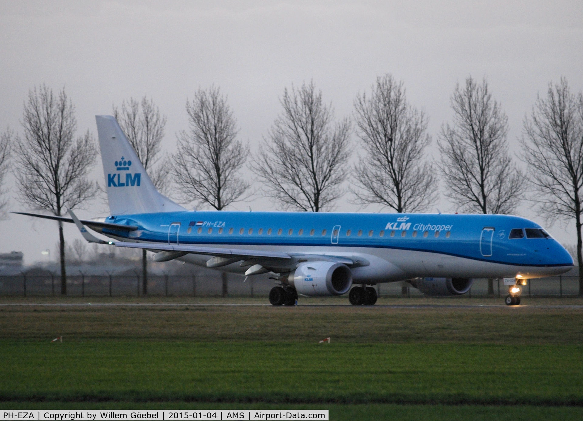 PH-EZA, 2008 Embraer 190LR (ERJ-190-100LR) C/N 19000224, Taxi to runway 36L of Schiphol Airport in new colours