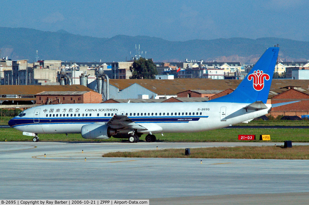 B-2695, 2002 Boeing 737-81B C/N 32923, Boeing 737-81B [32923] (China Southern Airlines) Kunming-Wujiaba~B 21/10/2006