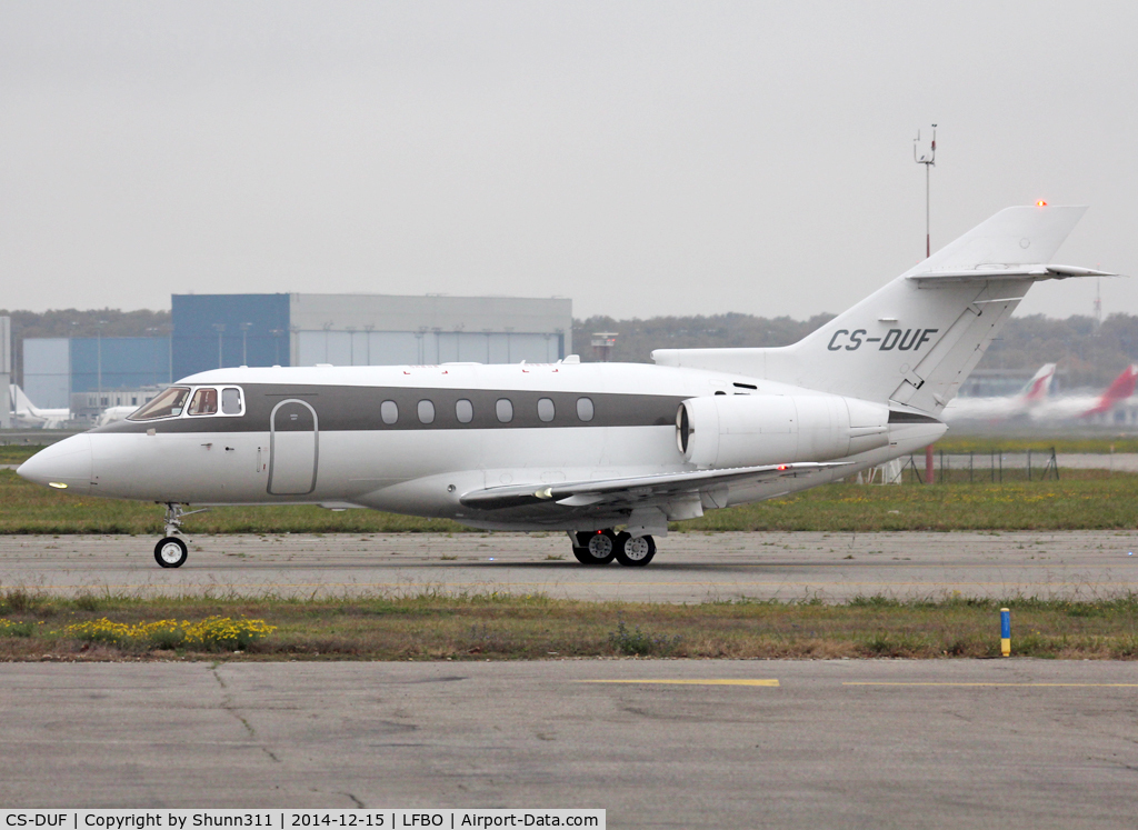 CS-DUF, 2008 Hawker Beechcraft 750 C/N HB-19, Taxiing holding point rwy 32R for departure...