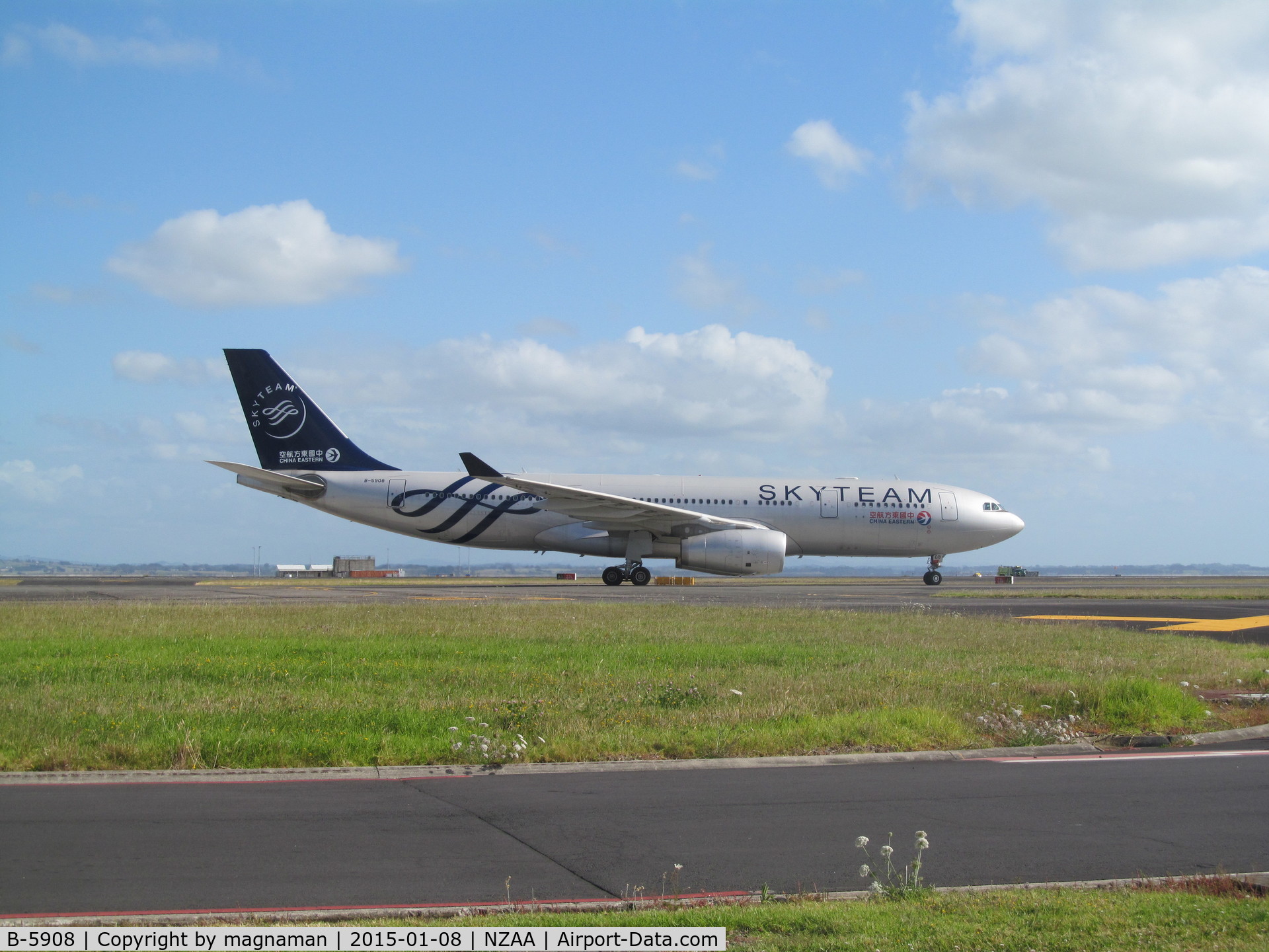 B-5908, 2012 Airbus A330-243 C/N 1372, taxying to stand