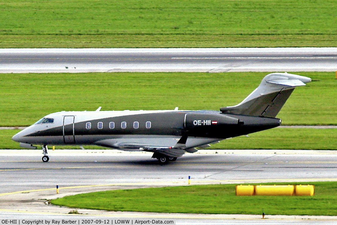 OE-HII, Bombardier Challenger 300 (BD-100-1A10) C/N 20111, Bombardier Challenger 300 [20111] (Amira Air) Vienna-Schwechat~OE 12/09/2007