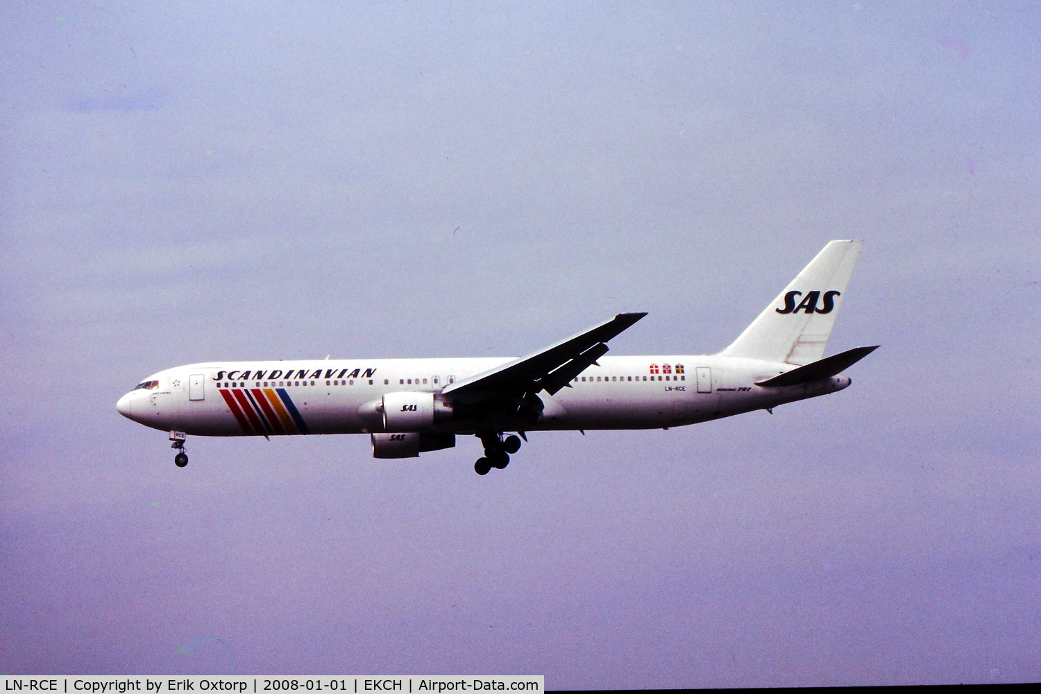 LN-RCE, 1990 Boeing 767-383/ER C/N 24846, LN-RCE about to land rw 22L, MAR01