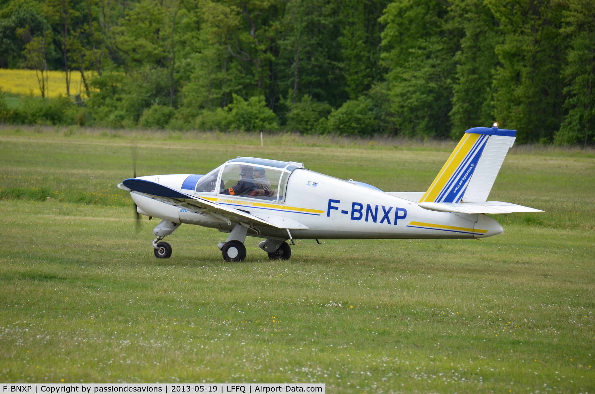 F-BNXP, Morane-Saulnier MS-880B Rallye Club C/N 839, taxiing à la Ferté Alais