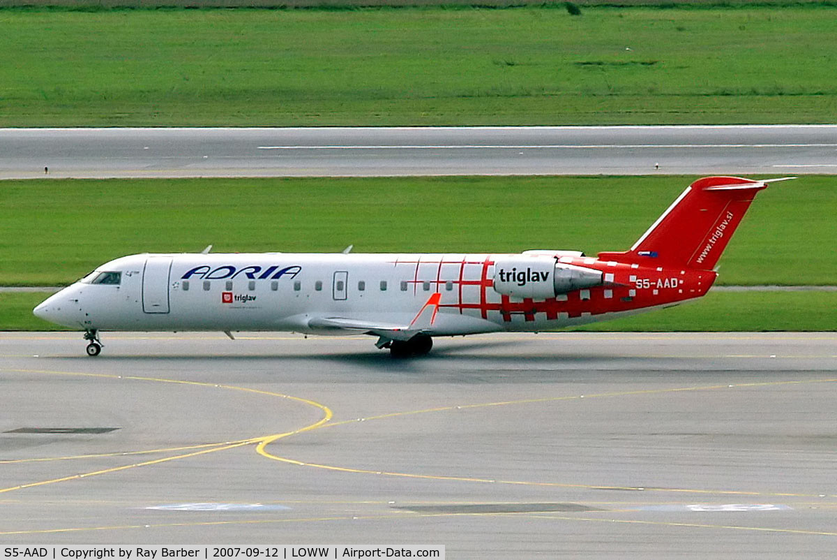 S5-AAD, 1997 Canadair CRJ-200LR (CL-600-2B19) C/N 7166, Canadair CRJ-200LR [7166] (Adria Airways) Vienna-Schwechat~OE 12/09/2007