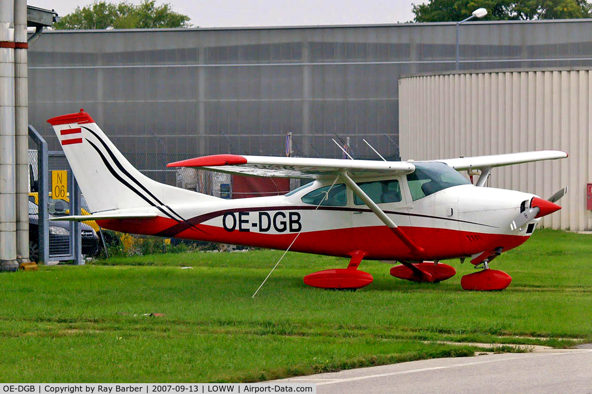 OE-DGB, Cessna 182P Skylane C/N 18261104, Cessna 182P Skylane [182-61104] Vienna-Schwechat~OE 13/09/2007