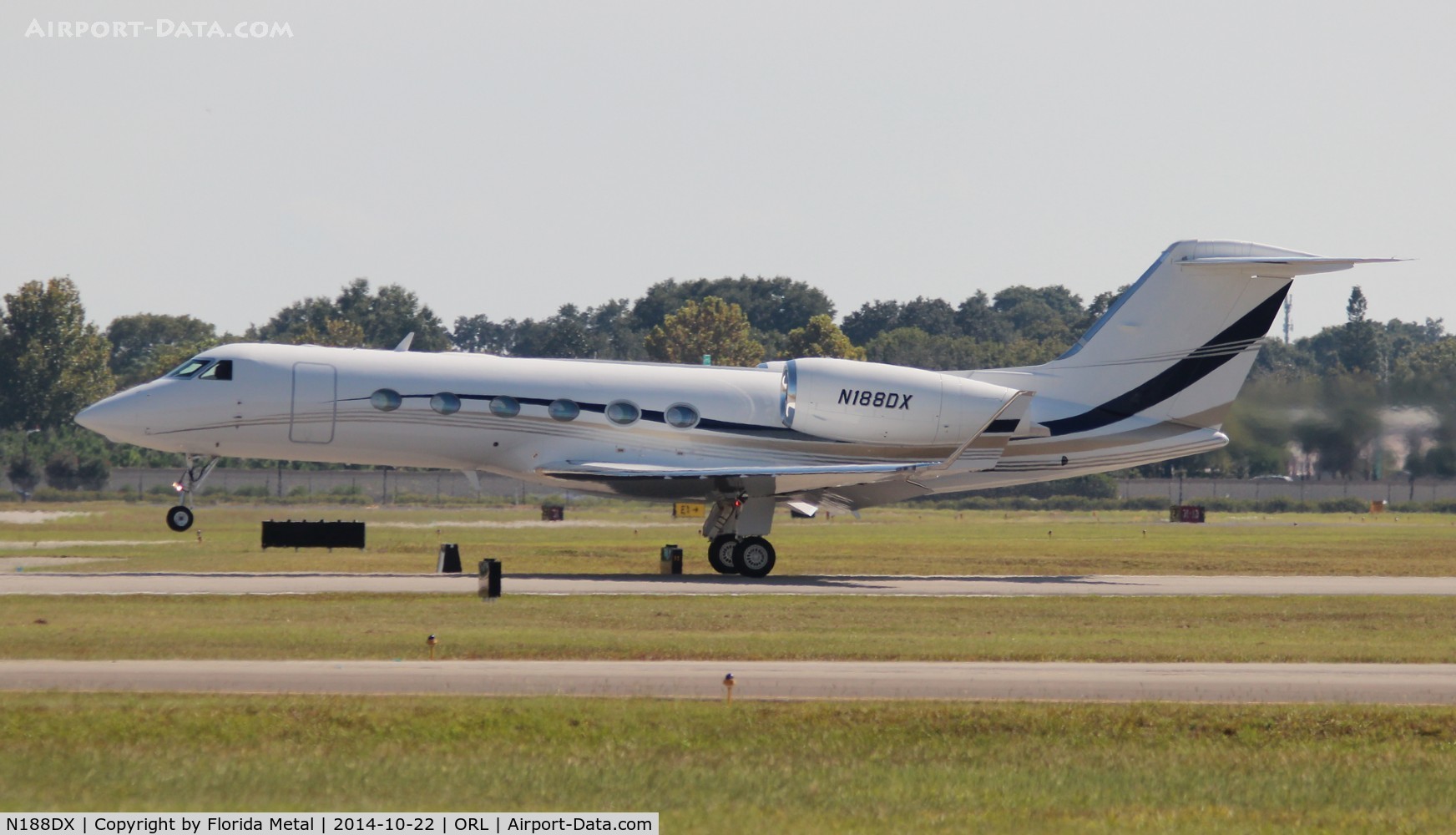 N188DX, 2010 Gulfstream Aerospace GIV-X (G450) C/N 4188, G450 at NBAA