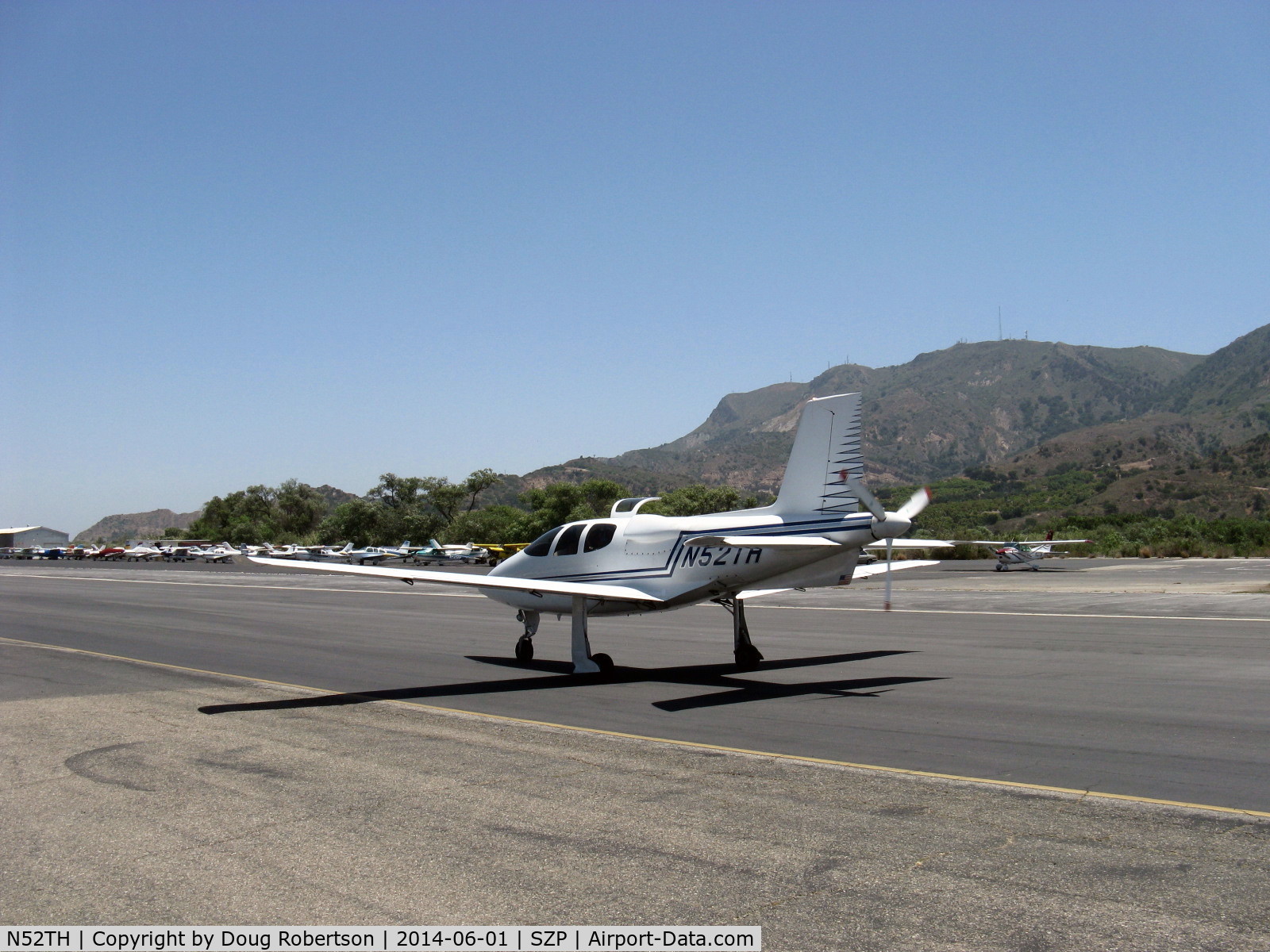 N52TH, 1999 Cirrus VK-30 C/N 143, 1999 Hastings Cirrus Design VK-30, Continental IO-550 300 Hp pusher, Cirrus Design sold 34 VK-30 kits, this is first one completed and flying after 9 year build. Ten are flying. taxi back.