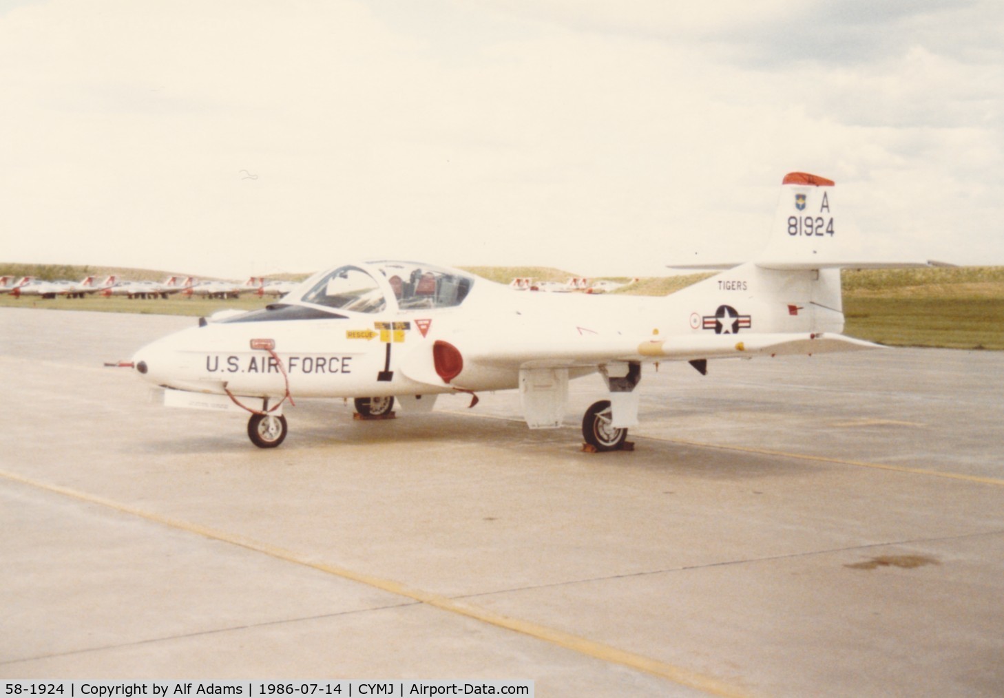 58-1924, 1958 Cessna T-37B Tweety Bird C/N 40349, Photo shows T-37B 58-1924 on display at the annual airshow at Canadian Forces Base Moose Jaw, Saskatchewan, Canada in 1986.