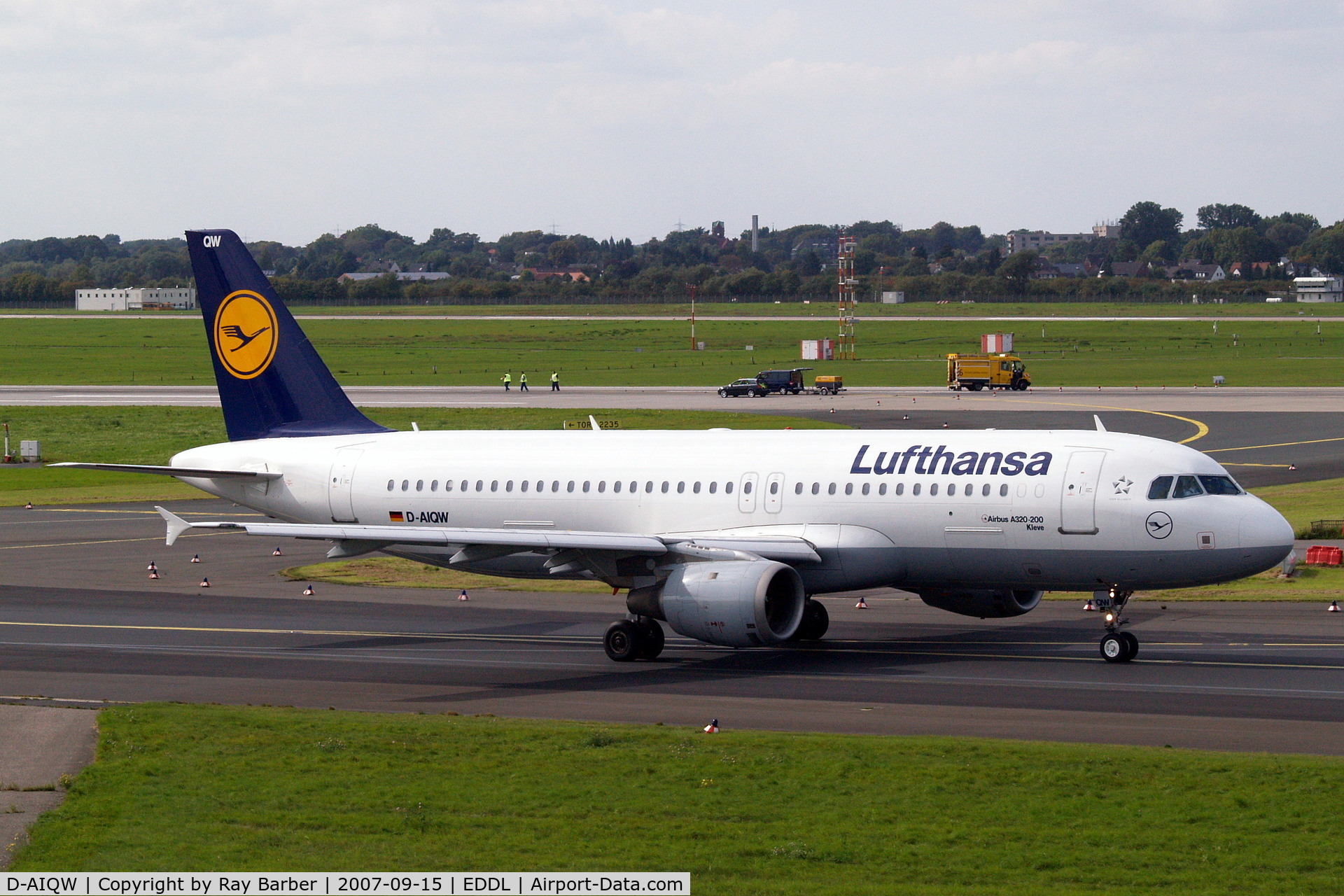 D-AIQW, 2000 Airbus A320-211 C/N 1367, Airbus A320-211 {1367] (Lufthansa) Dusseldorf~D 15/09/2007