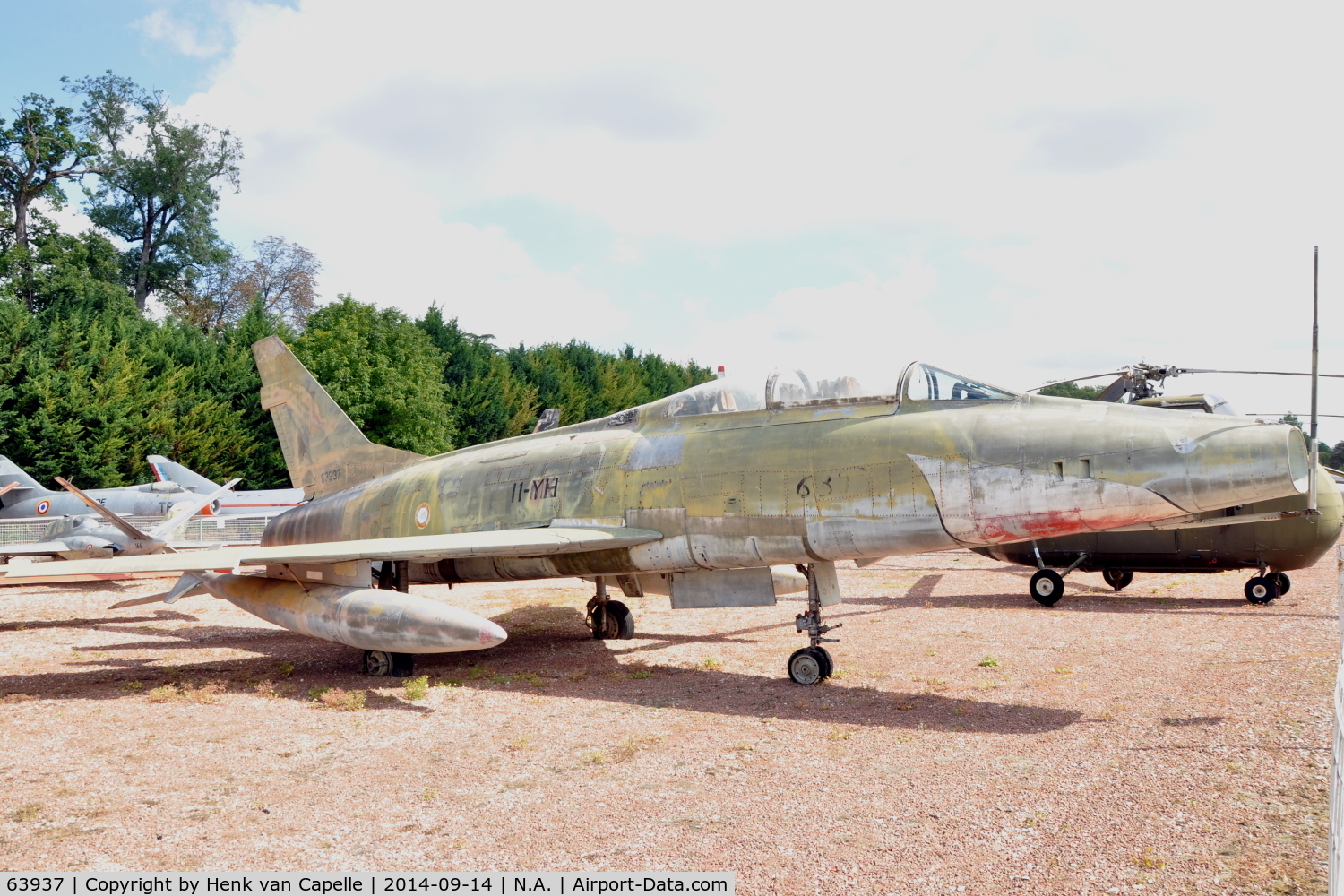 63937, 1956 North American F-100F Super Sabre C/N 243-213, North American F-100F Super Sabre two-seat fighter of the Armee de l' Air at the Chateau de Savigny aircraft museum.
